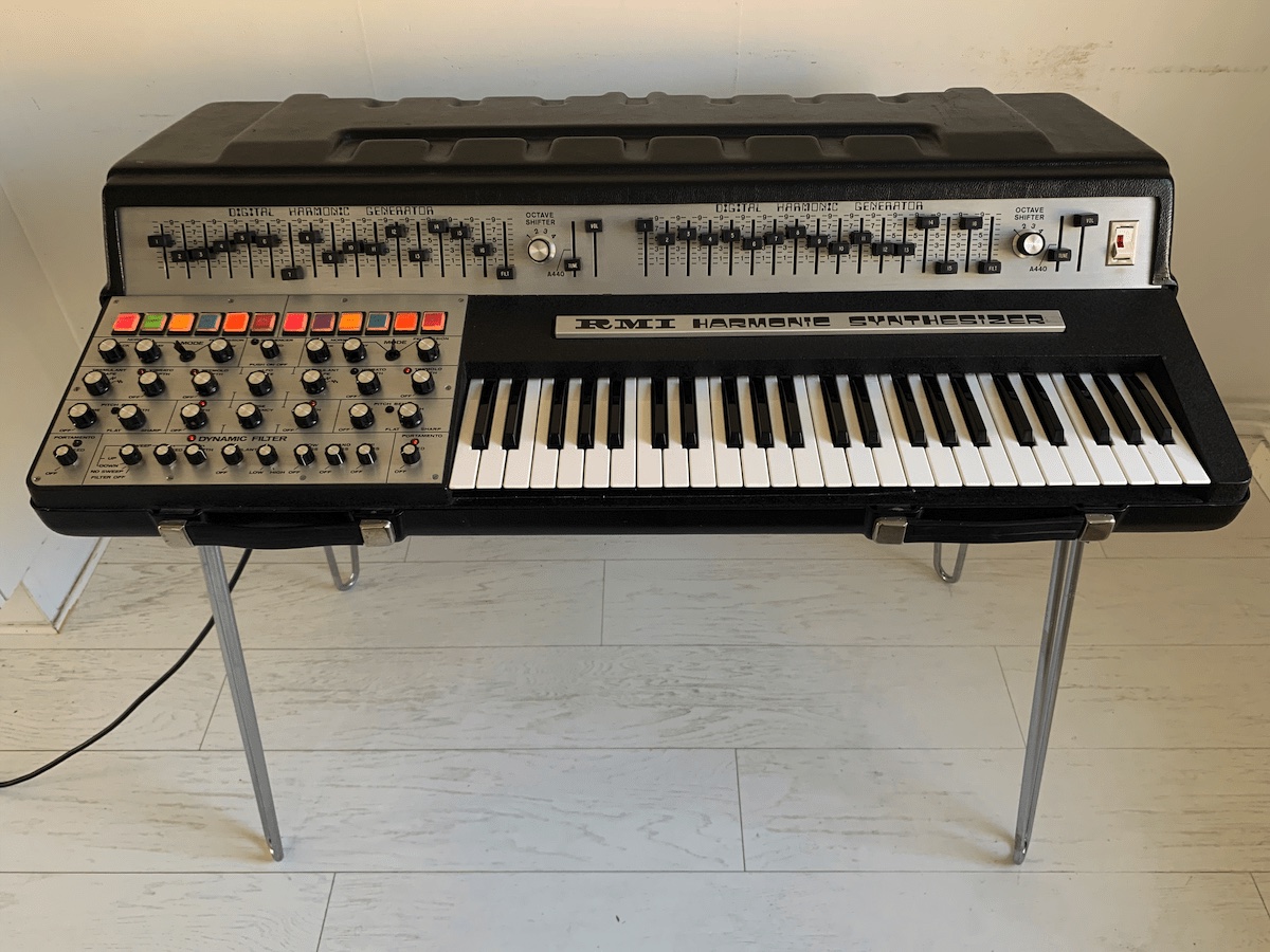 HARMONICS シンセサイザー