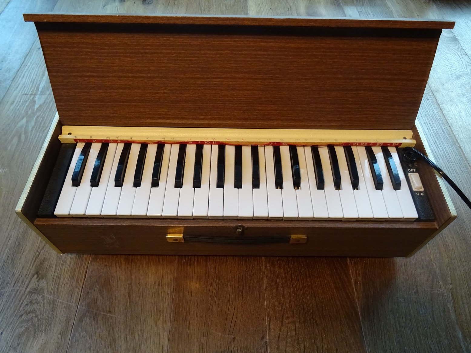 Mini Reed Organ Spheremusic - Bargain or auction detail